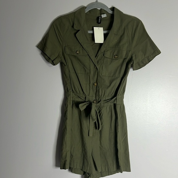 H&M Pants - H&M Romper 100% cotton Khakis green - sz 4 - NWT